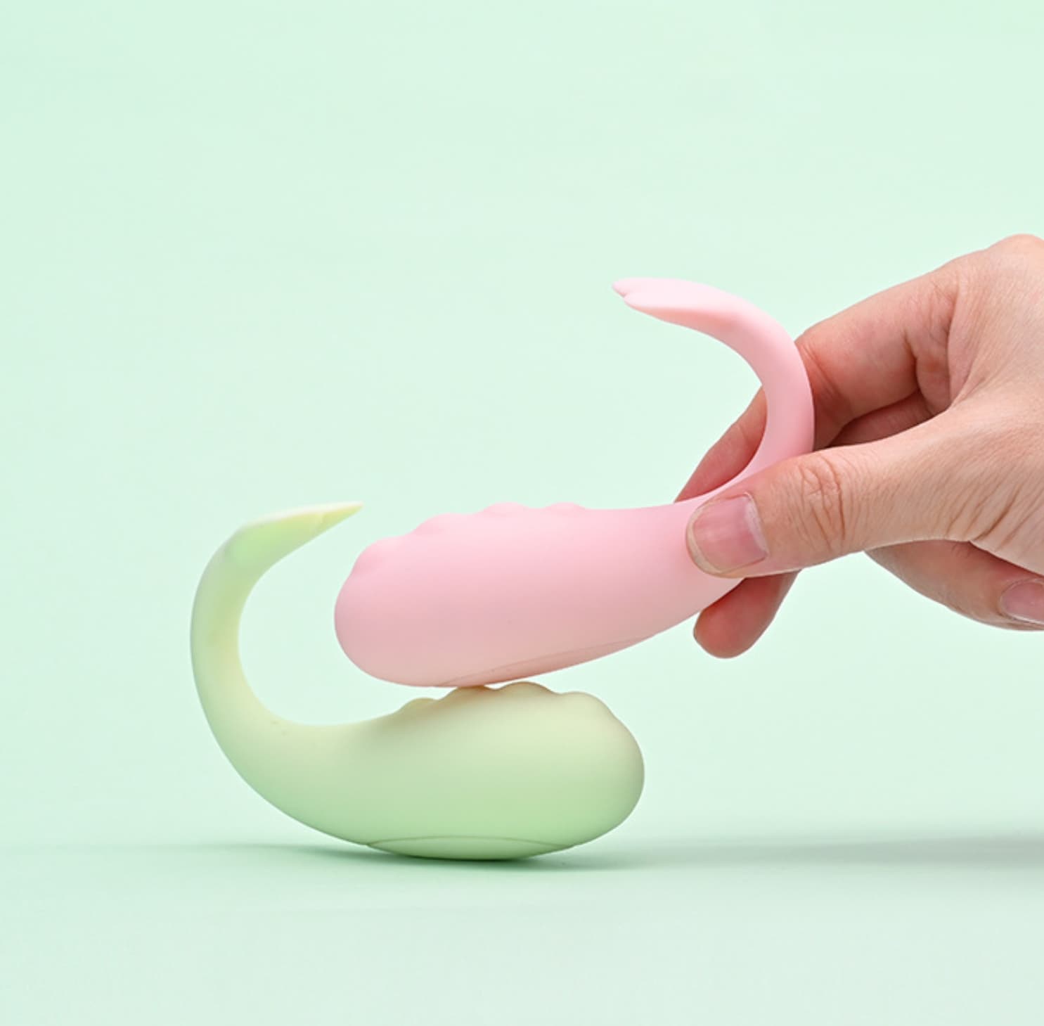 Dolphin Dual-Stim Warming App-Controlled Vibrator